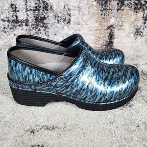 Dansko Women's LT Pro Nurse Clogs Blue Waves Patent Size 37/6.5-7